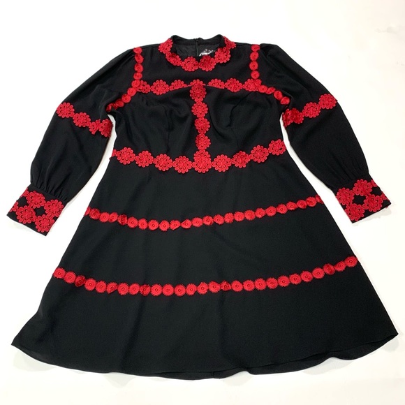 NWT ModCloth Liza Lux Red Appliqué Outlined Long Sleeve A-Line Black Dress 1X - Picture 6 of 14